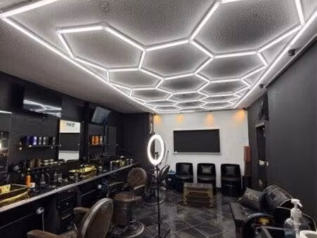 salon de coiffure / barber shop clé en main – entièrement équipé – 25 000