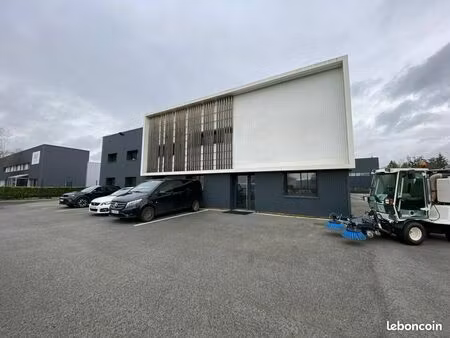 local d'activite 1000 m² saint-jacques-de-la-lande
