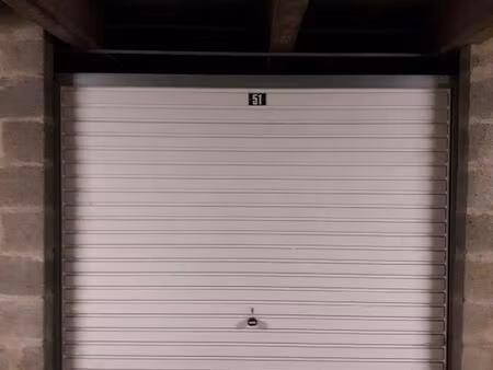garage/box 25 m² vitre