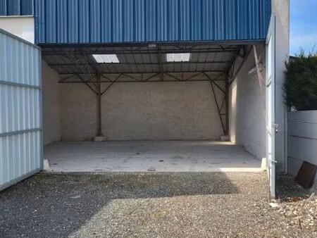 box pour voiture  garde meubles etc 