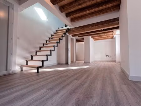 duplex rénové avec charme au cœur de lons-le-saunier