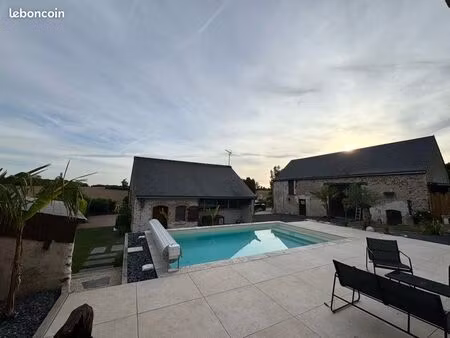 ancien corps de ferme rénové avec dépendances  piscine et grand terrain