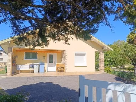 villa 6 pièces de 140 m² sur terrain de 920 m²