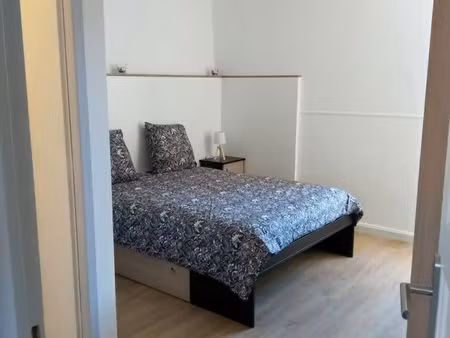 t3 meublé 48m² – 2 chambres – parking – cave – laval-en-belledonne