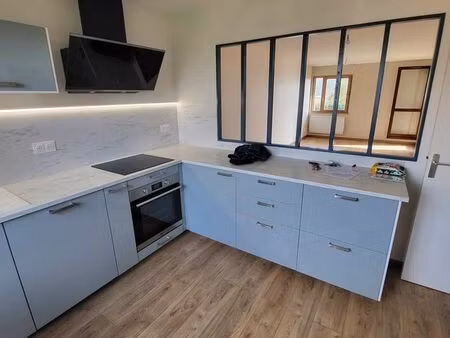 bel appartement t3 de 80 m² avec garage fermé  situé dans une résidence en plein cœur de s