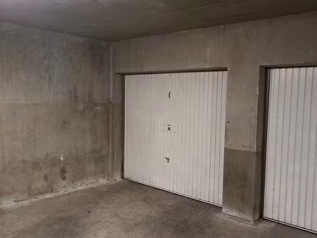 lot 2 garages