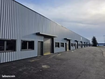 local 233 m² saint-étienne-de-crossey