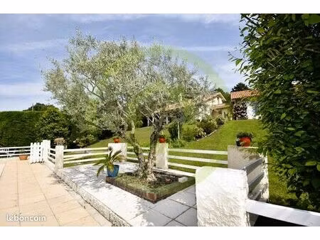 villa 6 pièces 180 m²
