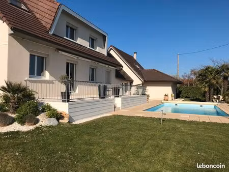 propriété 301 m² hab. / parc de 3115 m² / calme et vue