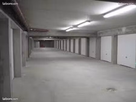 garage dans residence fermee