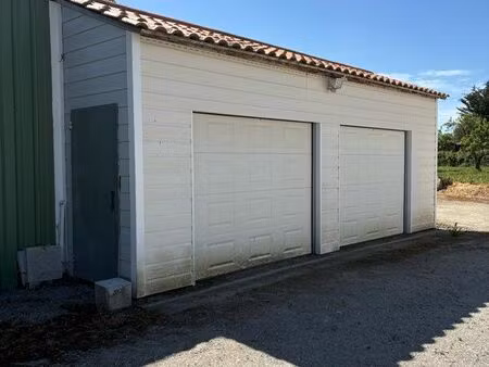à louer – double garage spacieux avec box de stockage