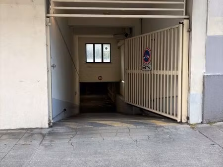 ◊ box fermé avec électricité – caserne de bonne / hyper centre grenoble