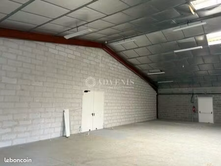 local d'activité 670 m²