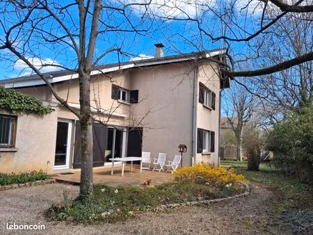maison 152m² + 56m² facilement aménageable sur terrain 1270m² arboré et clos  proche établ