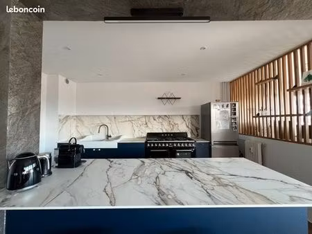 t2 rénové haut de gamme avec espace bureau  balcon  cave et grand garage électrifié — vill