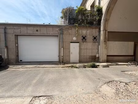 parking/box 15 m² orleans
