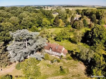 maison de campagne sur terrain deux hectares six