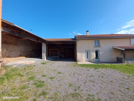 maison individuelle de 101 m² habitables + grenier et abri garage. calme. vue