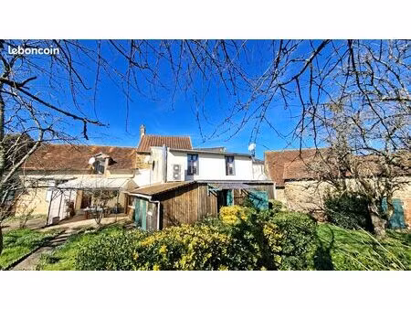 opportunité- belle maison avec dépendances et jardin à parnac - proche accès a20 eguzon