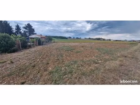 terrain à bâtir de 1265 m2 au castella 47340