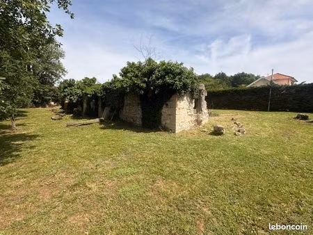 ruine à rénover sur terrain de 1600 m2