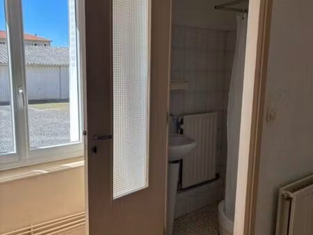 appartement plein centre rez de chaussée chazelles