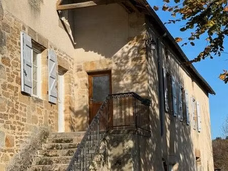 belle maison familiale rénovée  spacieuse  tout confort à louer avec jardin