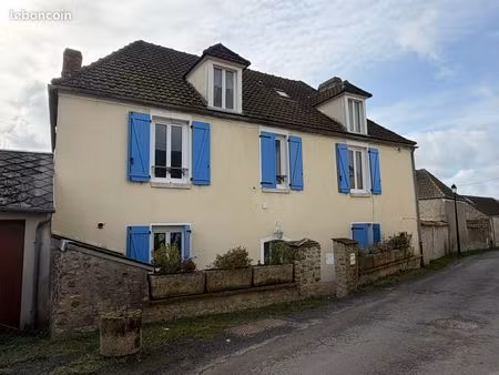 maison lumineuse avec beaucoup de charme proche de l'école