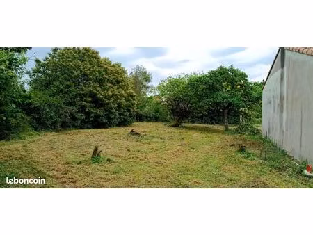 terrain 752m²