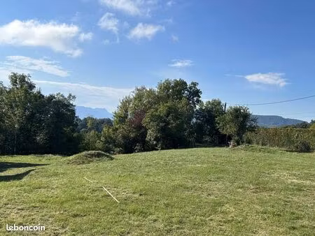 terrain 590 m² rives