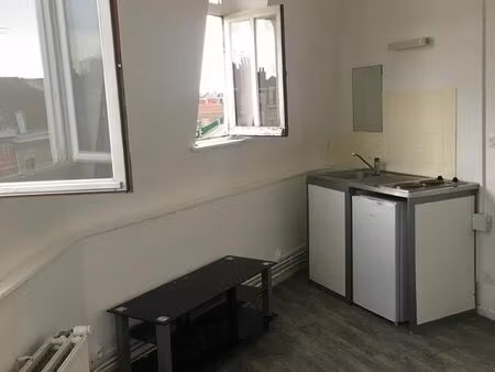 studio lumineux 14m2 salle de bain neuve
