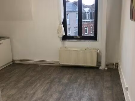 studio lumineux 18m2 salle de bain neuve