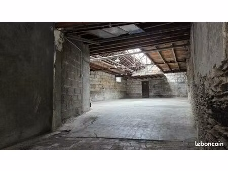 100 m² à louer  espace garage/entrepôt