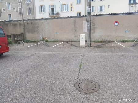 lot de 4 parkings