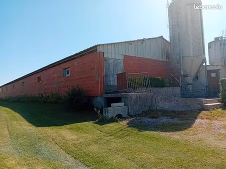 bâtiments d'exploitation stokage et maison d'habitation