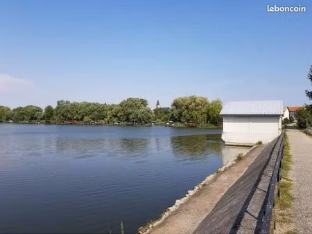 super terrain de 7 ares proche etang
