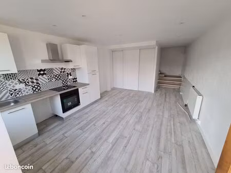 loue appartement dans corp de ferme t3 88m2 en duplex + parking