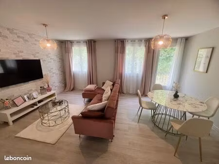 t3 73m² refait à neuf – 2 ch + dressing + parking – romagnat – 162 000