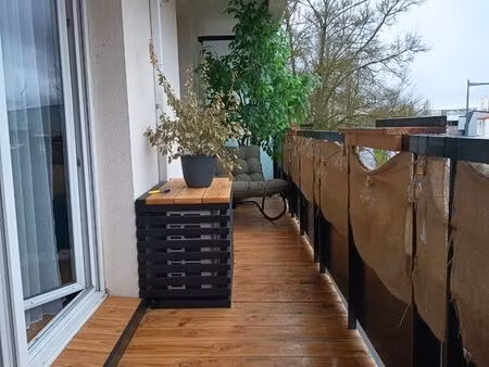 f2 entièrement rénové – balcon- clim + parking