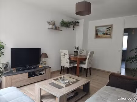 appartement trois pièces 60 m²  meublé