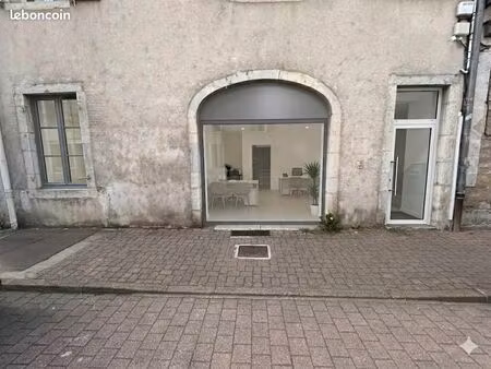 local commercial 60m2 poligny