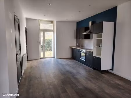 maison avec garage et jardin