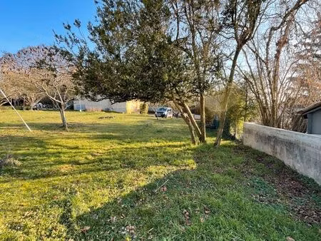 terrain 700 m2