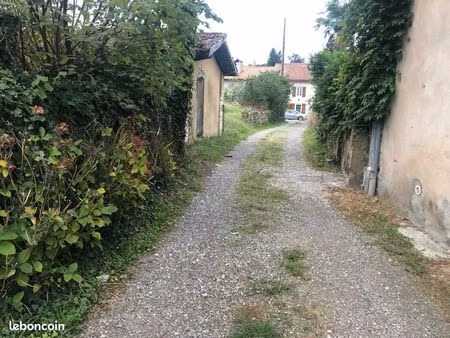 terrain au port