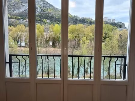 t1bis quai de la graille vue imprenable isère et bastille
