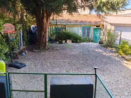 appart centre bld 65m2-2ch - rdc avec cour privée