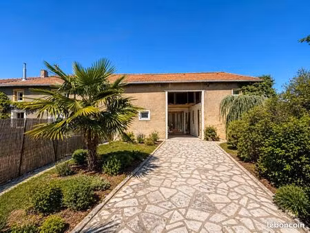 maison 8 pièces 300 m²