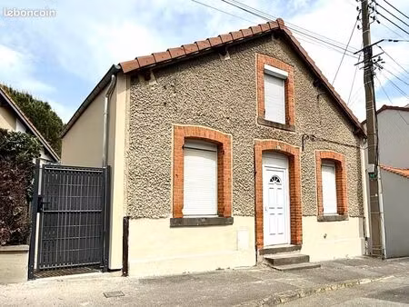 maison de ville non mitoyenne