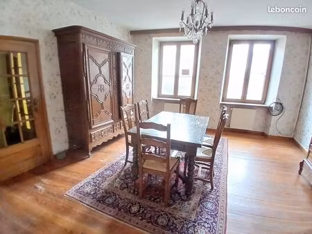 maison de ville avec cour  terrasse et jardin