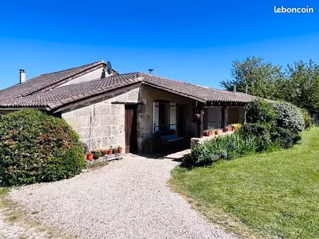 pleine de charme en campagne jolie maison en pierre avec vue totalement rénovée avec goût 